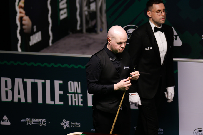 斯诺克沙特大师赛16强战：罗伯逊险胜塞尔比，威廉姆斯轻取墨菲