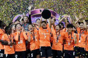 开云APP-博主：武汉女足将出战FIFA女足冠军杯，若进半决赛将战阿森纳