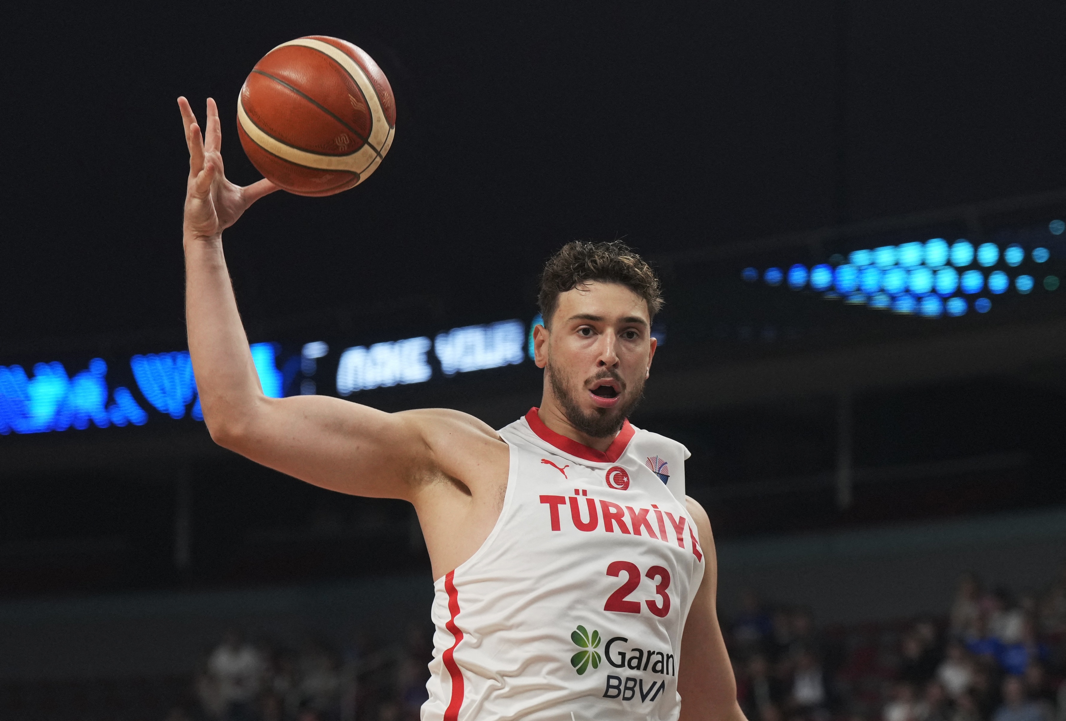 kaiyun-一个人打一个队！申京首节9中7狂揽14分 领先葡萄牙全队1分