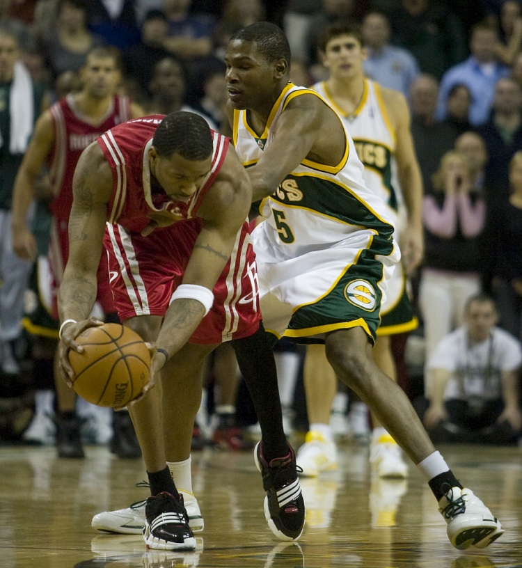 开云官方-夸梅质疑麦迪:面对科比时为何沉默,如今却轻易批评?