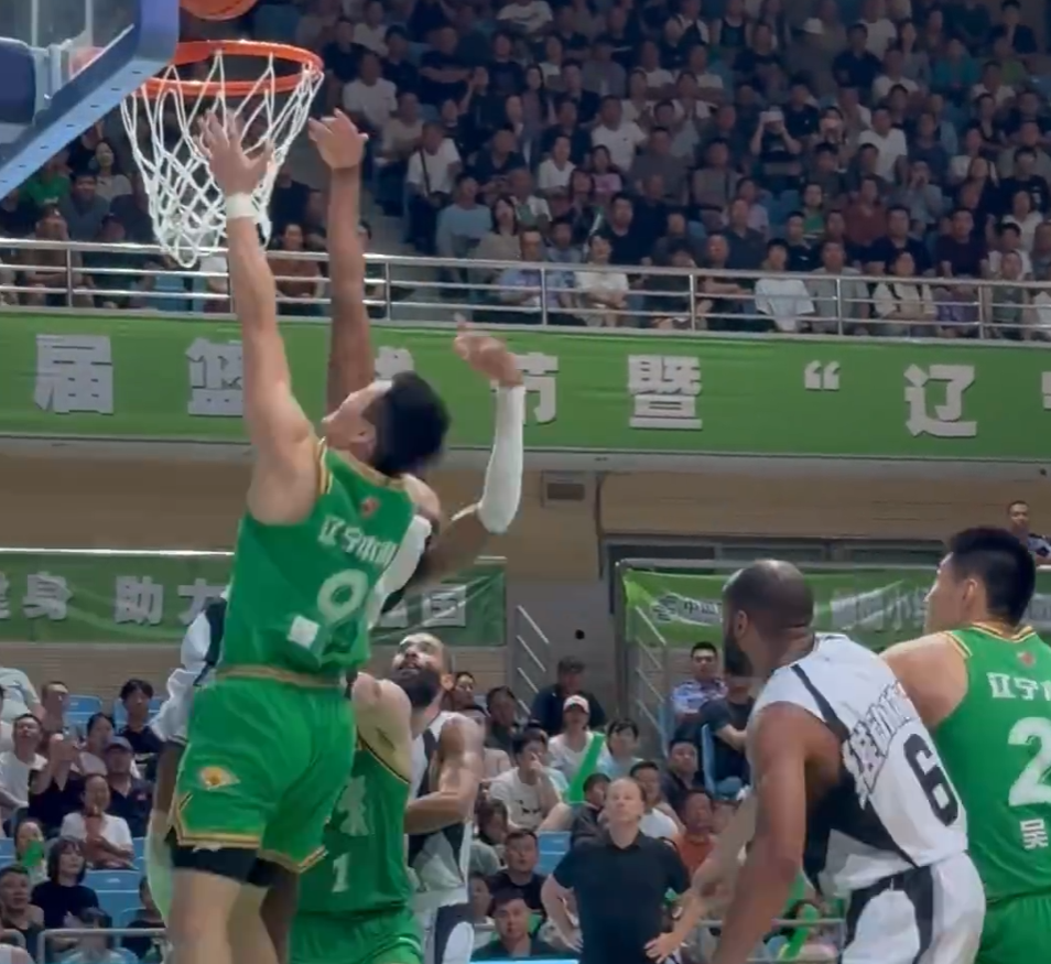 开云网页-辽宁90-81美国球队迎4好消息！姜宇星王岚嵚得分太强，张陈稳内线