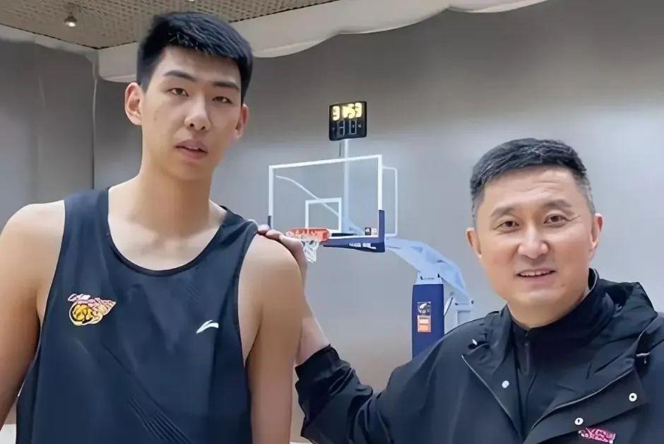 开云-曝NBA两大中锋或空降CBA！辽粤最新动态，新赛季争冠格局有变