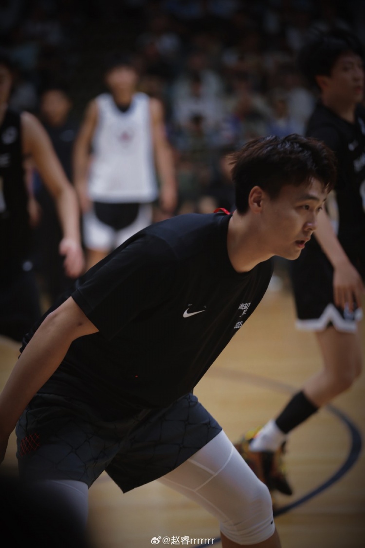 赵睿发布18张活动写真：亲历老詹现场，探索多元角色✌️