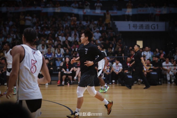 赵睿发布18张活动写真：亲历老詹现场，探索多元角色✌️