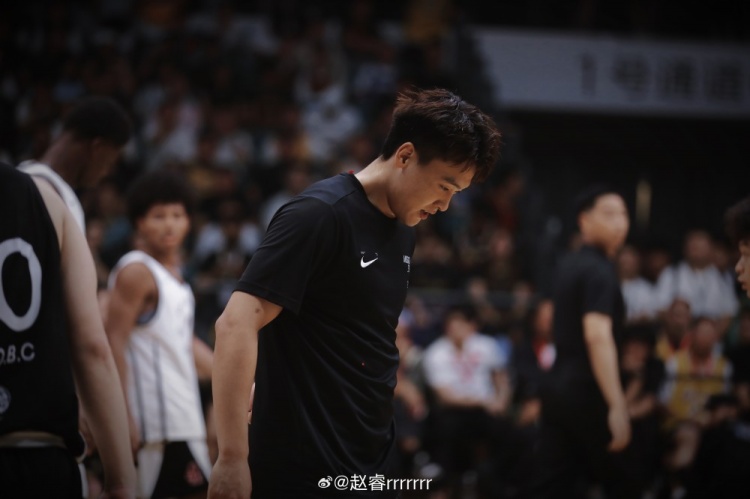 赵睿发布18张活动写真：亲历老詹现场，探索多元角色✌️