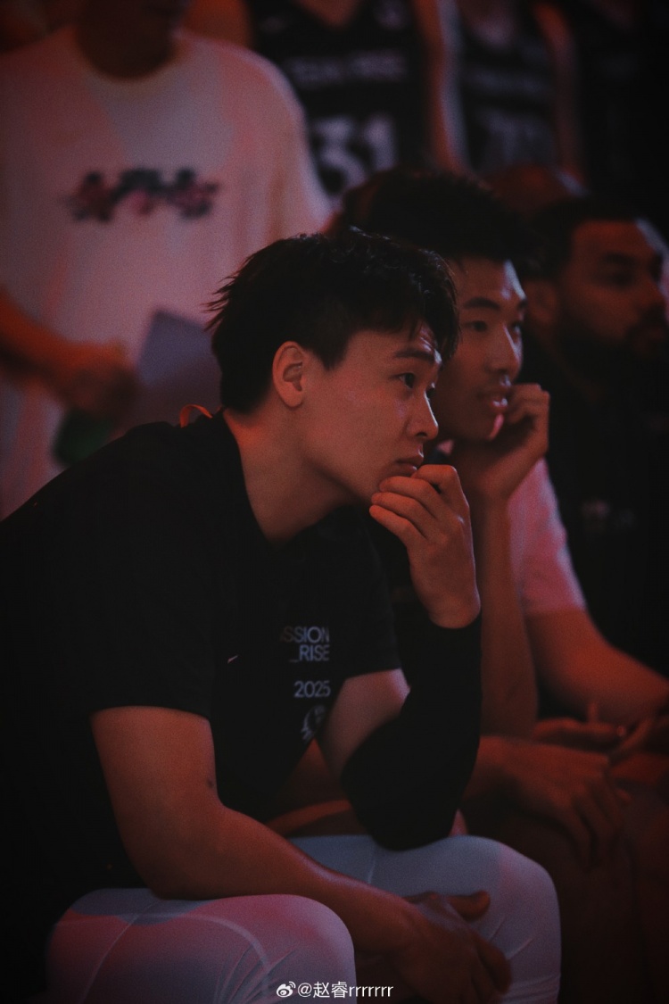 赵睿发布18张活动写真：亲历老詹现场，探索多元角色✌️