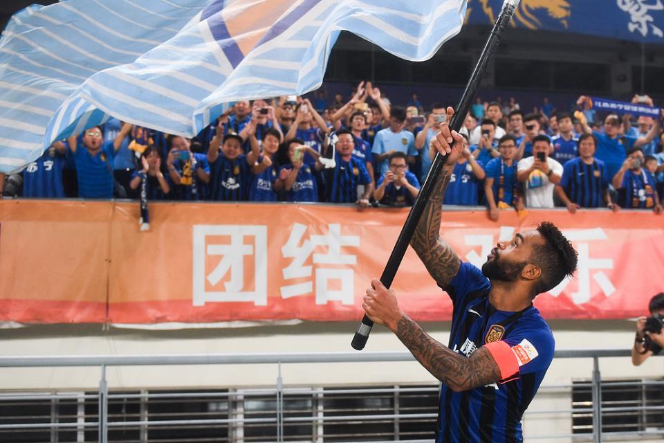 开云下载-唏嘘！35岁苏宁功勋遭官宣解约，曾在中超5年赚5亿+险被国足归化