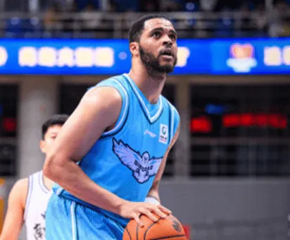 开云下载-韦瑟斯庞半场8中4,罚球7中6得到15分2篮板2助攻2抢断