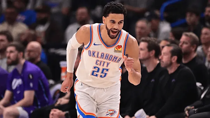 开云官方-阿杰伊-米切尔半场11中8，三分2中2得到18分3篮板2助攻2抢断