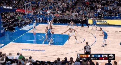 开云官方-休赛期更新武器库？勾手或成东契奇新杀招