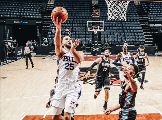 开云网页-空位三分三不沾进攻效率也下滑 西蒙斯到底怎么了