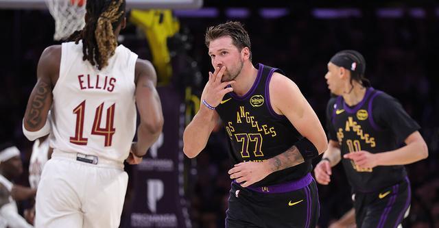 开云APP-东契奇复出42+12喜迎15000分里程碑 湖人主场轻取骑士